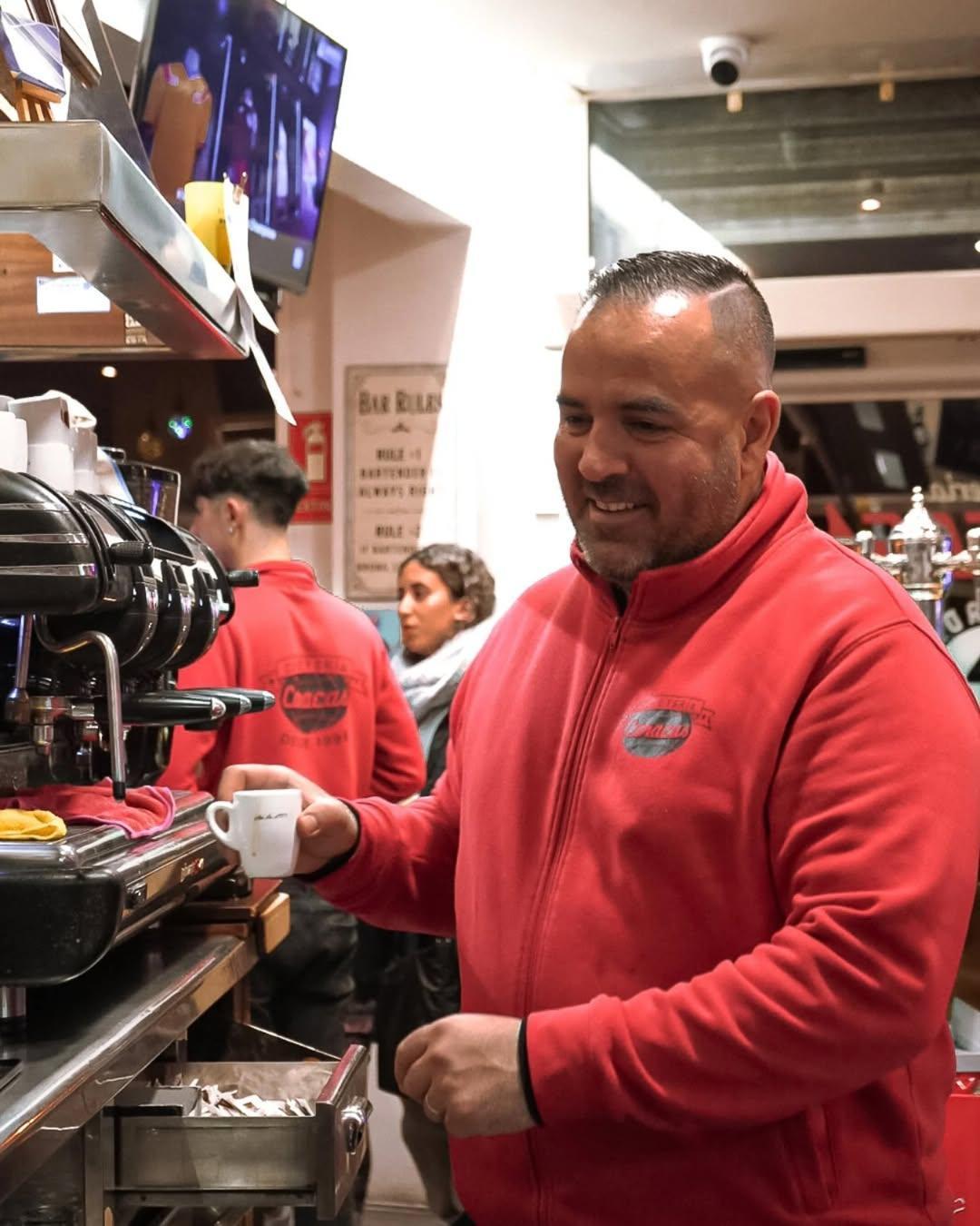 Aquí el café es bueno, pero el ambiente es mejor. Pásate y lo compruebas tú mismo.🤫🤫🤫#cafeter